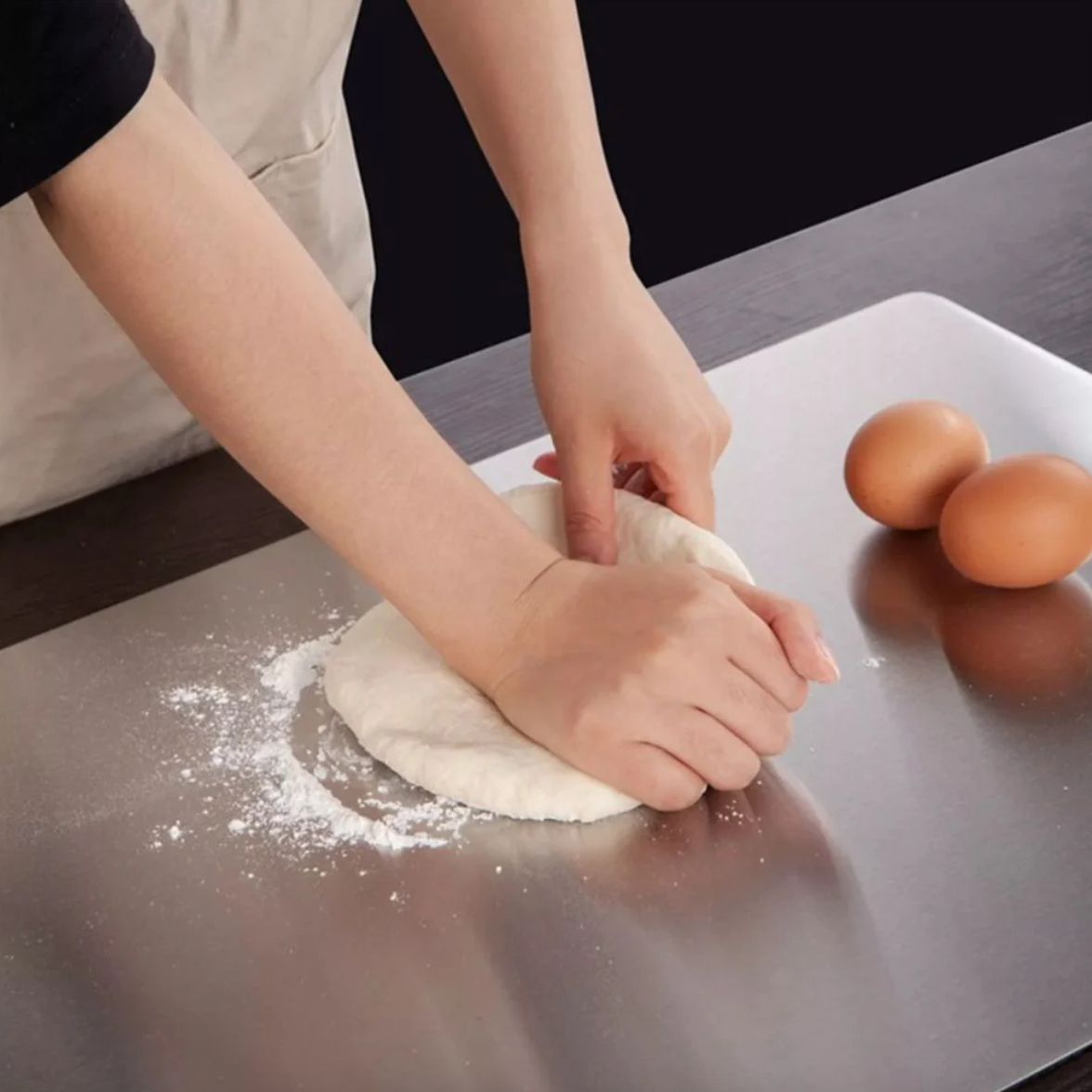 Simmr.™ Titanium Cutting Board