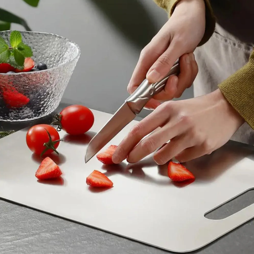 Simmr.™ Titanium Cutting Board